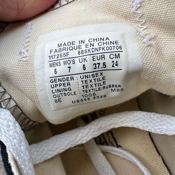 Converse sneaker. Size 5 men’s / size 7 women’s. Black and white. - Picture 2 of 5